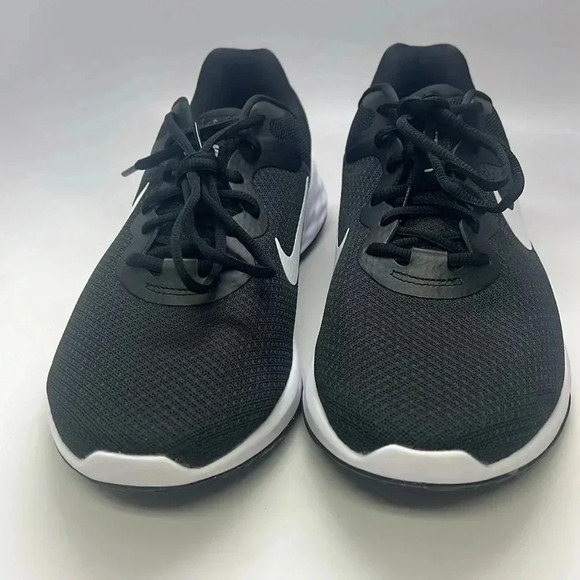 Nike Women’s Low-Top Track & Field Shoe New without Box Size 10.5 W. Black/White - Picture 2 of 8